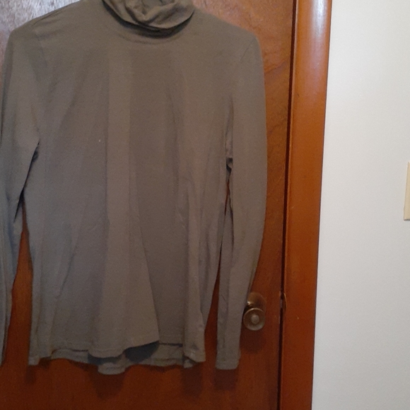Long sleeve turtlenecks - Picture 2 of 2